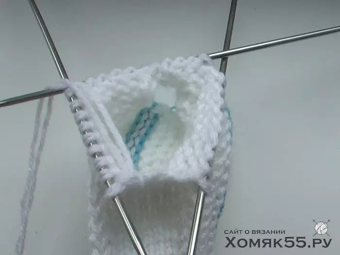 Mga Booties nga adunay Knitting Pamaagi: Mga Leksyon sa Video alang sa Mga Magsugod sa Knitting Scheme