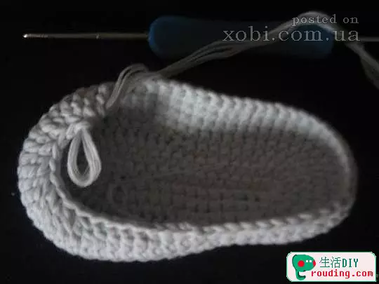 Booties-këpucë thur me grep për të sapolindur me përshkrimin dhe video