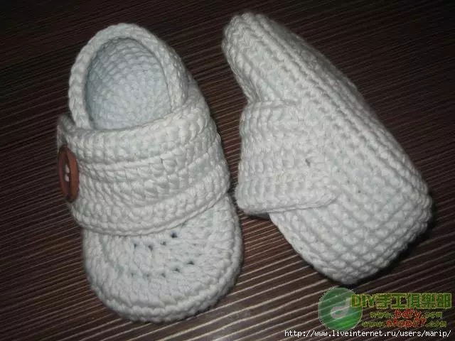 Botas-sapatos Crochet para recém-nascidos com descrição e vídeo