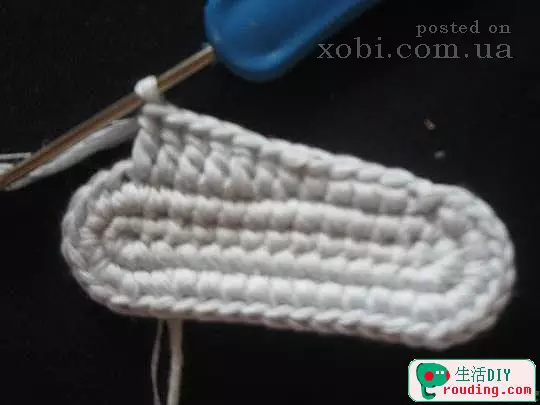 booties- ស្បែកជើង crochet សម្រាប់ទារកទើបនឹងកើតជាមួយនឹងការពិពណ៌នានិងវីដេអូ