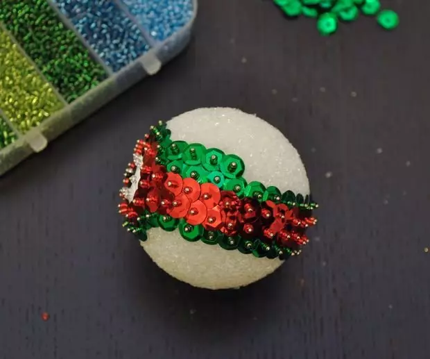 Како да направите Божиќни топки сами