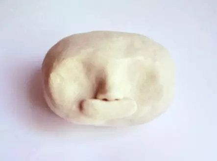 Come rendere la testa di una pupe di argilla polimerica