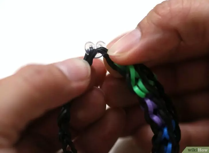 Tykke armbånd lavet af tyggegummi på slingshot med video og fotos