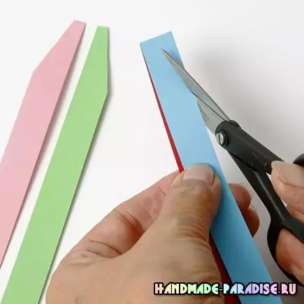 Hoe van papieren strips weven de bal