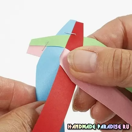 چگونه از نوار های کاغذی توپ را ببندید