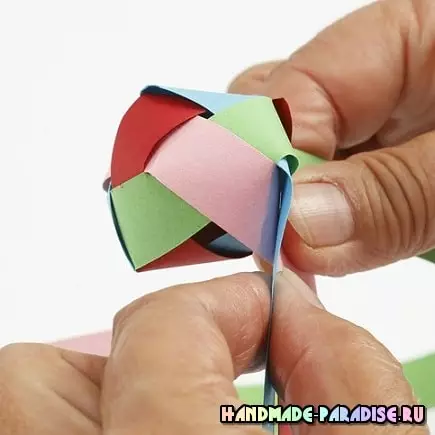 Com es teixeixen les tires de paper la pilota