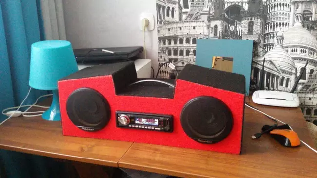 Domáce boombox zo starého autorádia