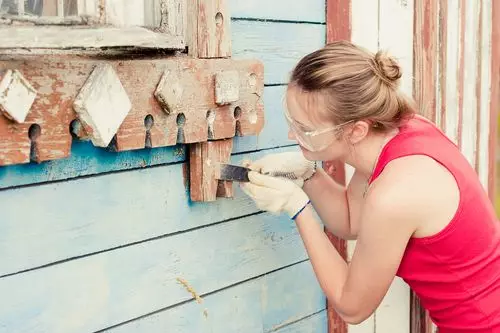 Como eliminar rapidamente a pintura antiga cunha porta de madeira