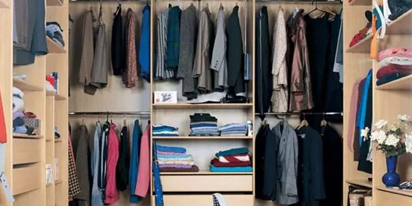 چگونه همه چیز را در گنجه ذخیره کنید به درستی: لباس، شلوار، لباس