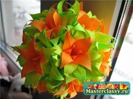 Origami Paper Flowers: Skema dengan deskripsi, membuat kertas tulip, bunga lily dan putih tanpa usaha