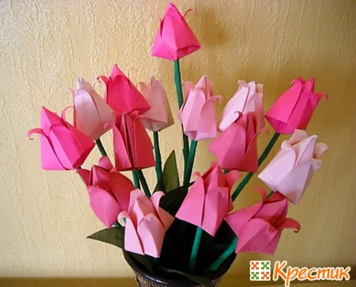 Origami pappersblommor: Scheman med beskrivning, gör papperstulpan, lilja och vit blomma utan ansträngning