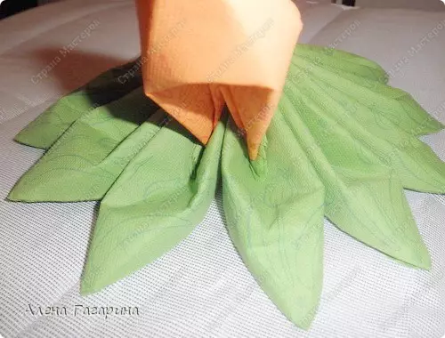 नैपकिन से फूल इसे स्वयं करते हैं: नैपकिन से मास्टर क्लास शिल्प, फोटो और वीडियो के साथ काम करने के लिए चरण-दर-चरण निर्देश