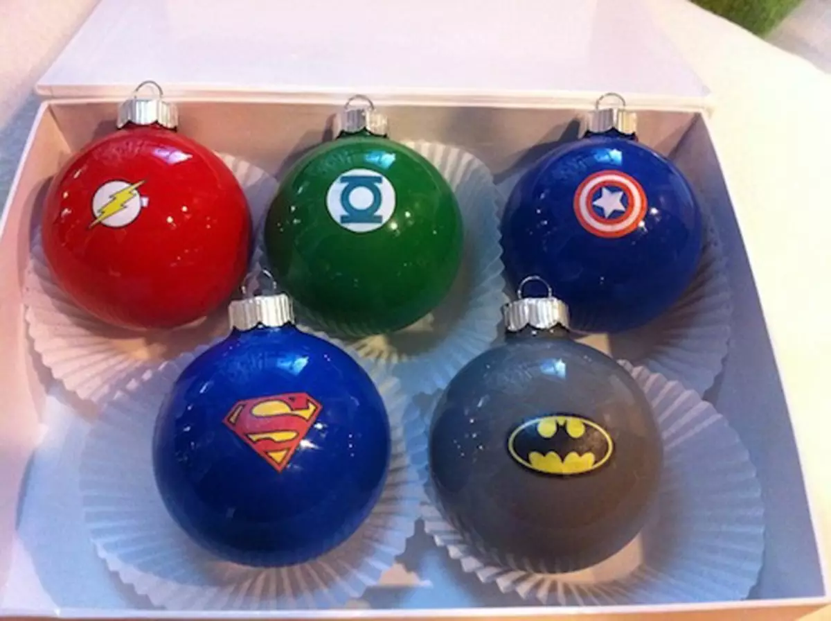 Dekor transparentních vánočních míčků to udělat sami