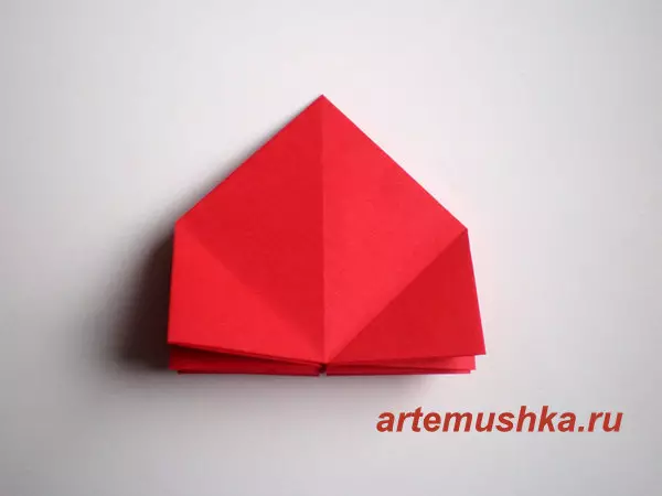 Origami steg fra papir med hænder: ordning på russisk for begyndere