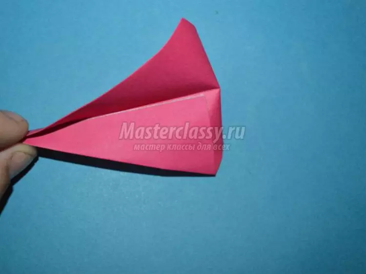 Origami levantou-se de papel com as mãos: esquema em russo para iniciantes