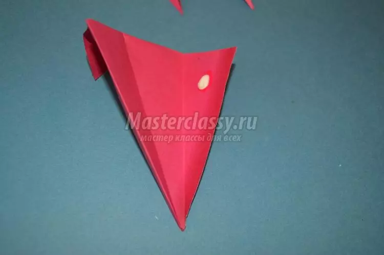 折り紙が手で紙からバラ：初心者のためのロシア語のスキーム