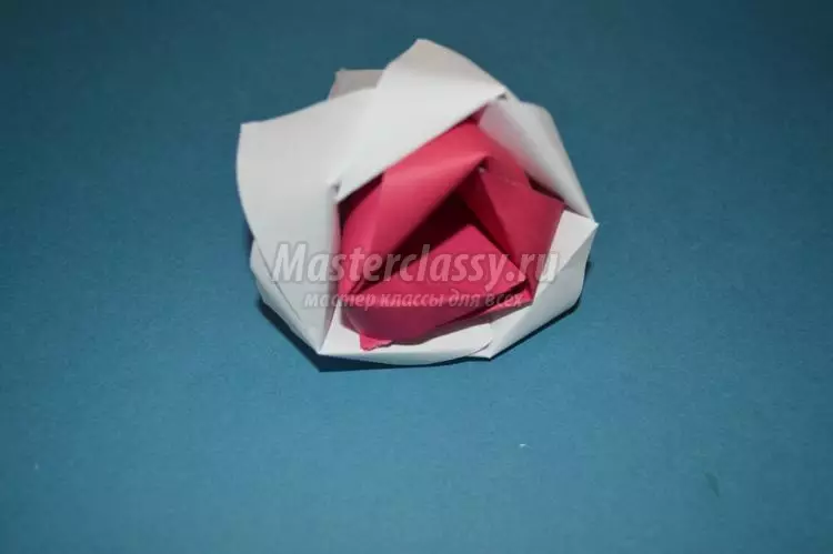 Origami se leva de papier avec les mains: schéma en russe pour les débutants