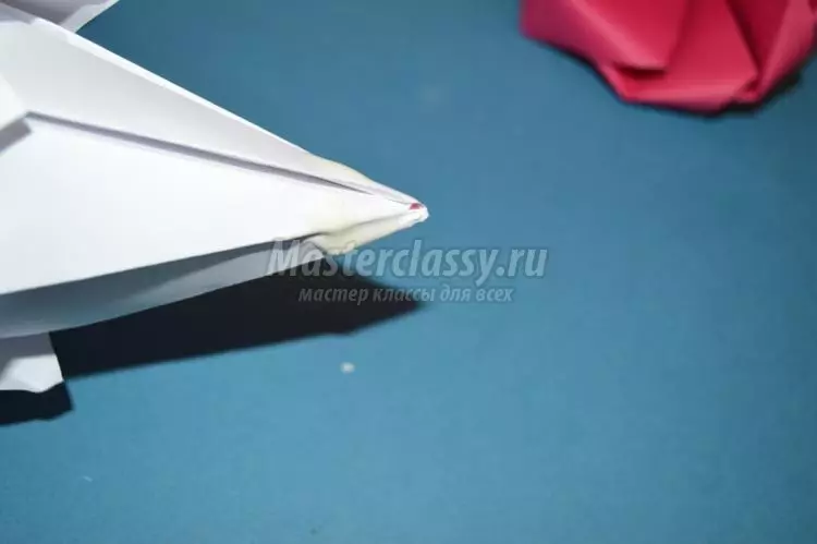 Origami เพิ่มขึ้นจากกระดาษด้วยมือ: โครงการในภาษารัสเซียสำหรับผู้เริ่มต้น