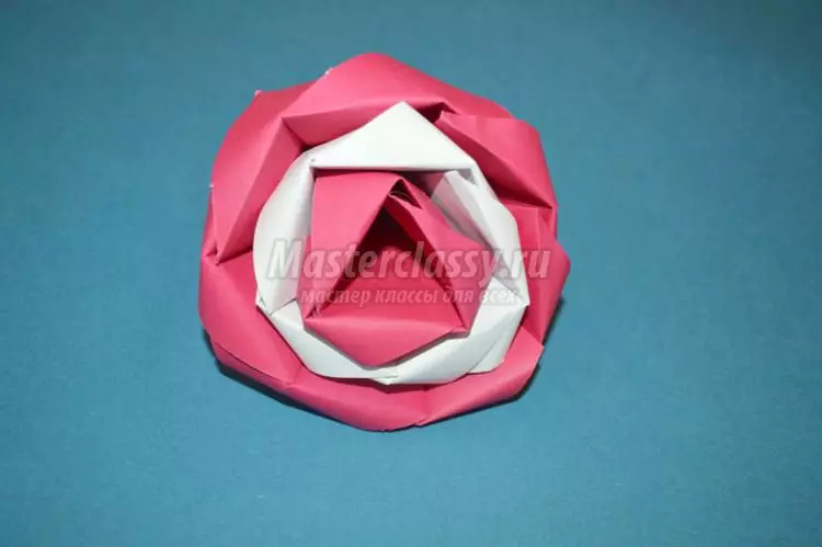 Origami បានកើនឡើងពីក្រដាសដោយប្រើដៃ: គ្រោងការណ៍នៅប្រទេសរុស្ស៊ីសម្រាប់អ្នកចាប់ផ្តើមដំបូង