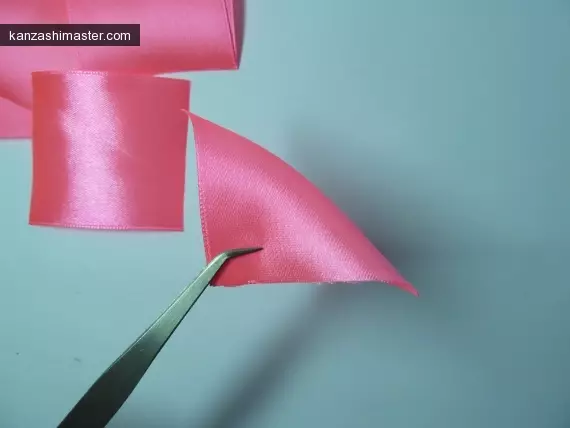 Pétalas de Kanzashi: Vídeo de classe mestre com foto de folhas redondas e afiadas