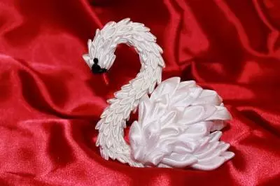 Kanzashi frá Satin tætlur fyrir byrjendur: Master Class of Hairpins og Swan