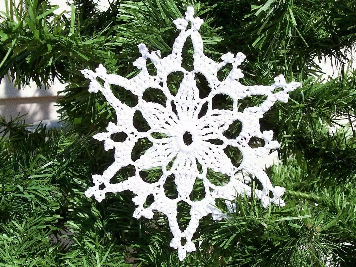 [Домашно творчество] трикотажни снежинки - въздушен декор за новата година