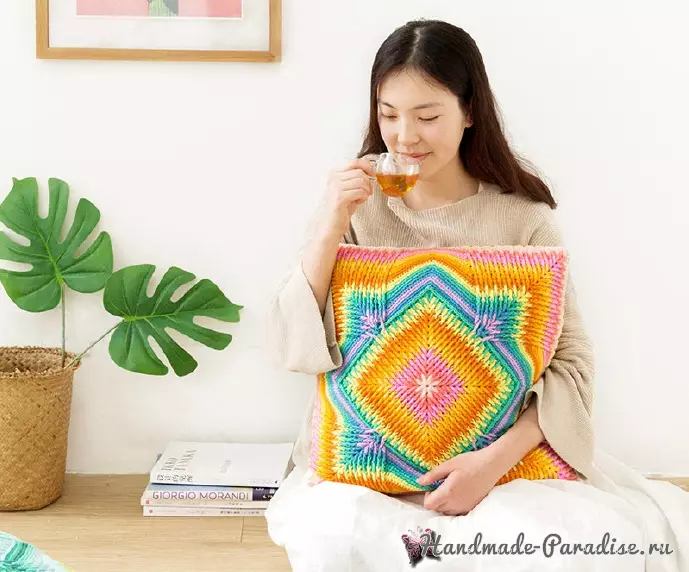 Crochet Pillow hamwe nicyiciro cya Gradient