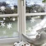 Как да направите новогодишен декор в целия прозорец?