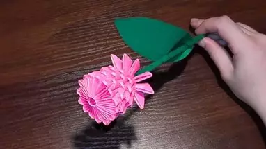 Origami Flowers Paperi aloittelijoille: Kuinka tehdä tulppaani ja lilja
