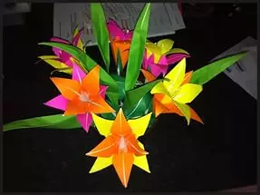 Ang papel sa Origami nga papel alang sa mga nagsugod: kung giunsa paghimo ang usa ka tulip ug liryo