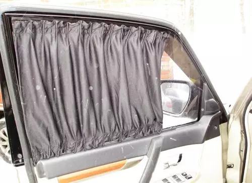 Como escolher guias para cortinas em um carro