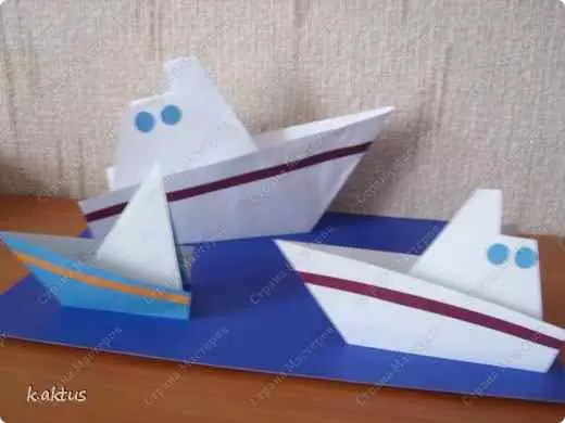 Bir şema ile Origami Kağıt Boat: Yelken ve Çocuklar İçin Borularla Direk Nasıl Yapılır?