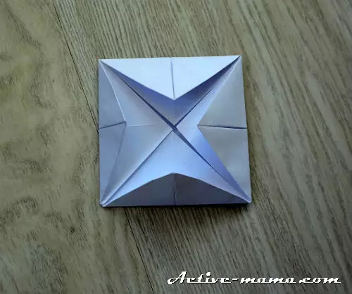 Origami papirbåd med en ordning: hvordan man laver en mast med sejl og rør til børn