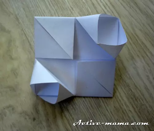 Bateau en papier origami avec un schéma: Comment faire un mât avec la voile et les tuyaux pour les enfants