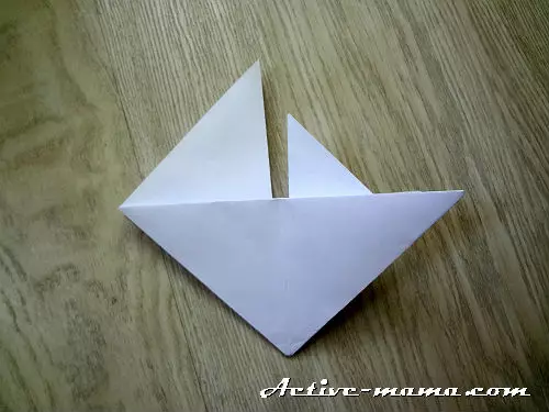 Origami Paper Boat พร้อมรูปแบบ: วิธีการทำเสาที่มีใบเรือและท่อสำหรับเด็ก