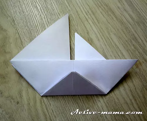 Origami Paper Boat, jossa on järjestelmä: kuinka tehdä masto purjeet ja putket lapsille