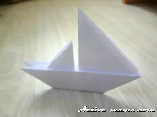 Origami paper boat with a scheme: how to make a mast with sail and pipes for children