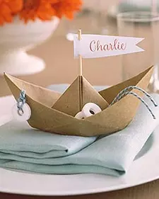 折纸纸船与一个计划：如何用帆船和儿童管道制作桅杆