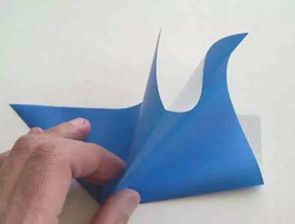 Origami kagyz gämisi shema bilen: Çagalar üçin ýelkenli we turbalar bilen mast nädip ýasamaly