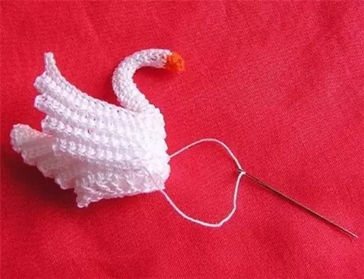 ວິທີການຖີ້ມ crochet Swan. ແຜນວາດ