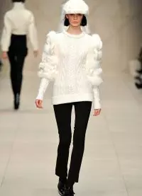 बड़े बुनाई सुइयों का सफेद स्वेटर: फोटो के साथ महिला और पुरुष विकल्प
