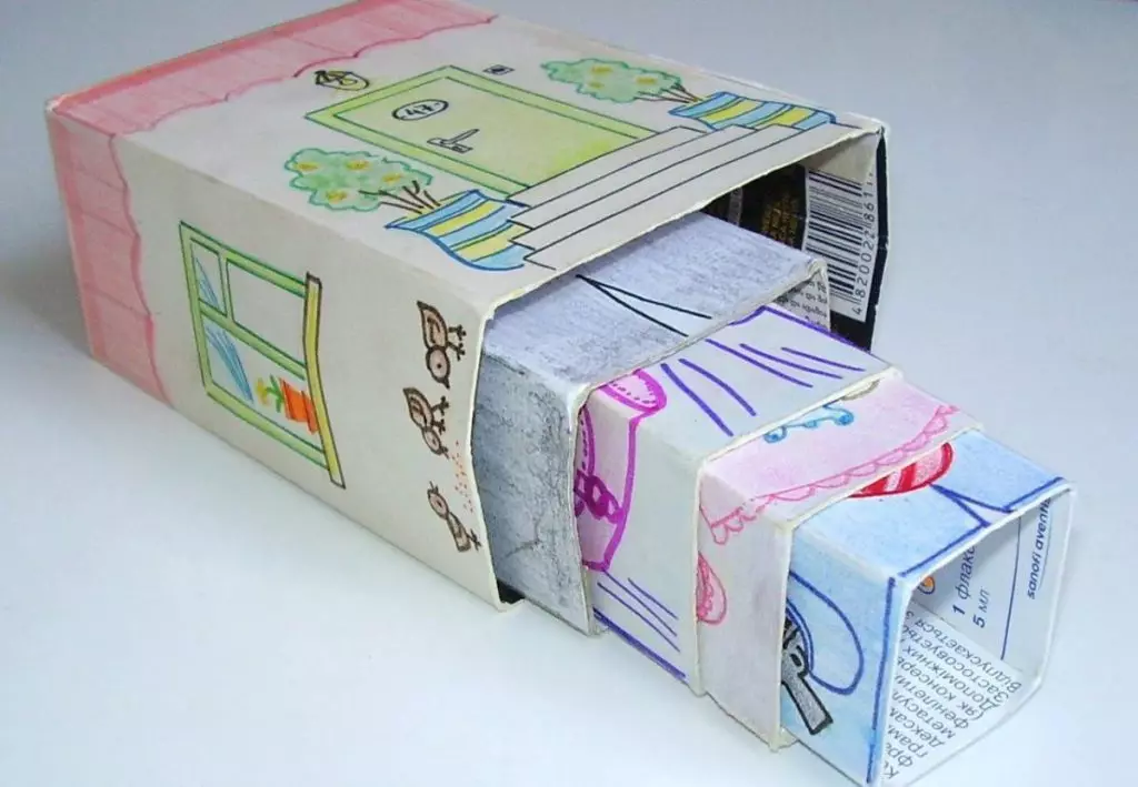 Tiroir jouet fait maison: options du carton, tissu et bois (4 mk)