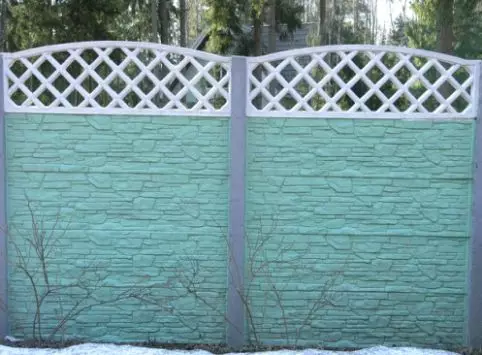 栅栏的绘画。什么颜色和如何在这个国家绘制篱笆？