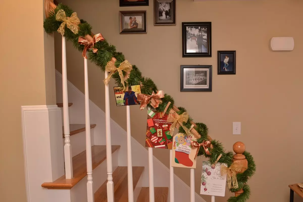 Bagaimana cara membuat tangga di rumah pribadi sebelum tahun baru?