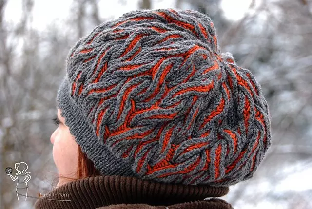 ໃຊ້ເວລາຈາກ crochet yarn ຫນາແລະເຂັມຖັກ: ລະຫັດທີ່ມີລາຍລະອຽດແຕ່ລະບາດກ້າວ