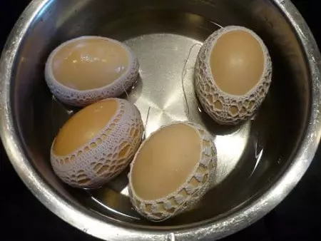 Како скробати плетене ускршње јаје