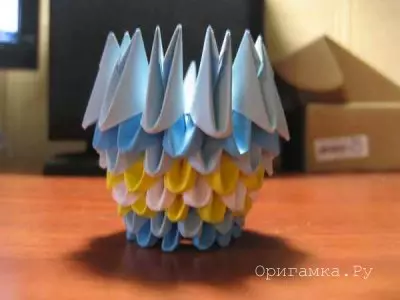 Оригами папирна ваза: Мастер класа са видео и фотографијом