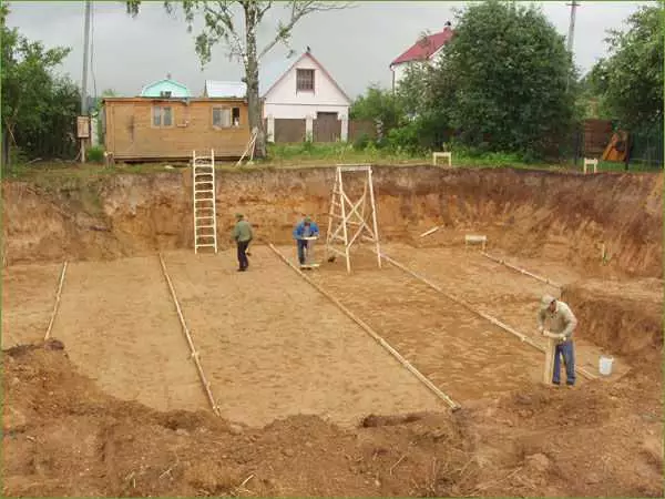 Monolithic Ribbon Foundation for Home