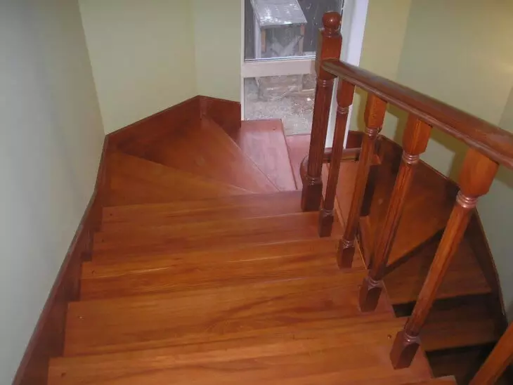 Painting stairs from pine with their own hands