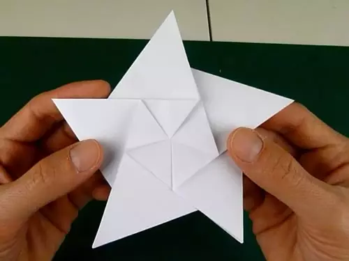 Gwiazda origami z papieru: Jak zrobić zbiorową postać z schematami i wideo